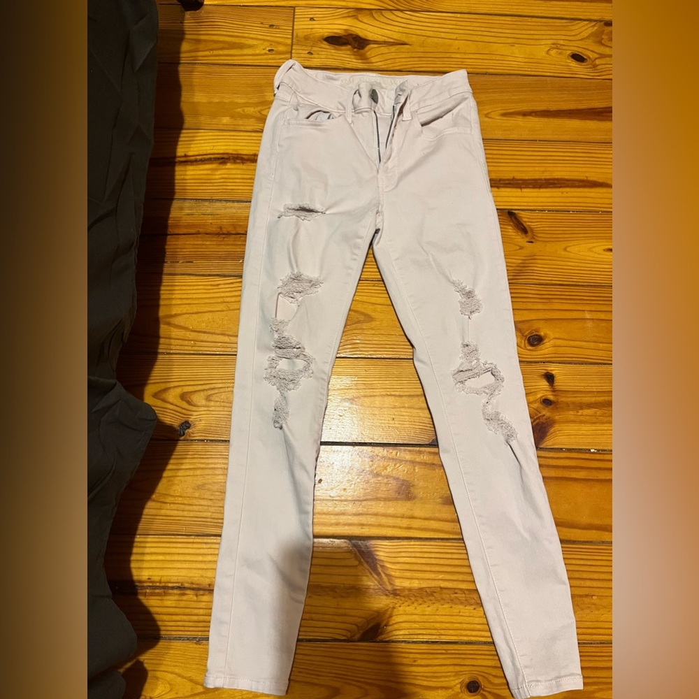 American Eagle light pink skinny jeans. Size 6. Great condition.